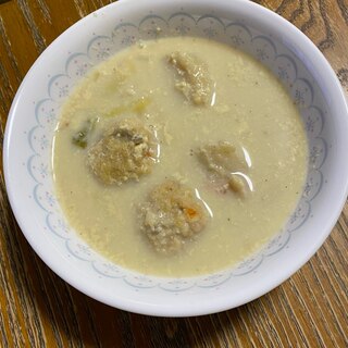 寒い日に飲みたい！海鮮つみれの豆乳味噌生姜スープ